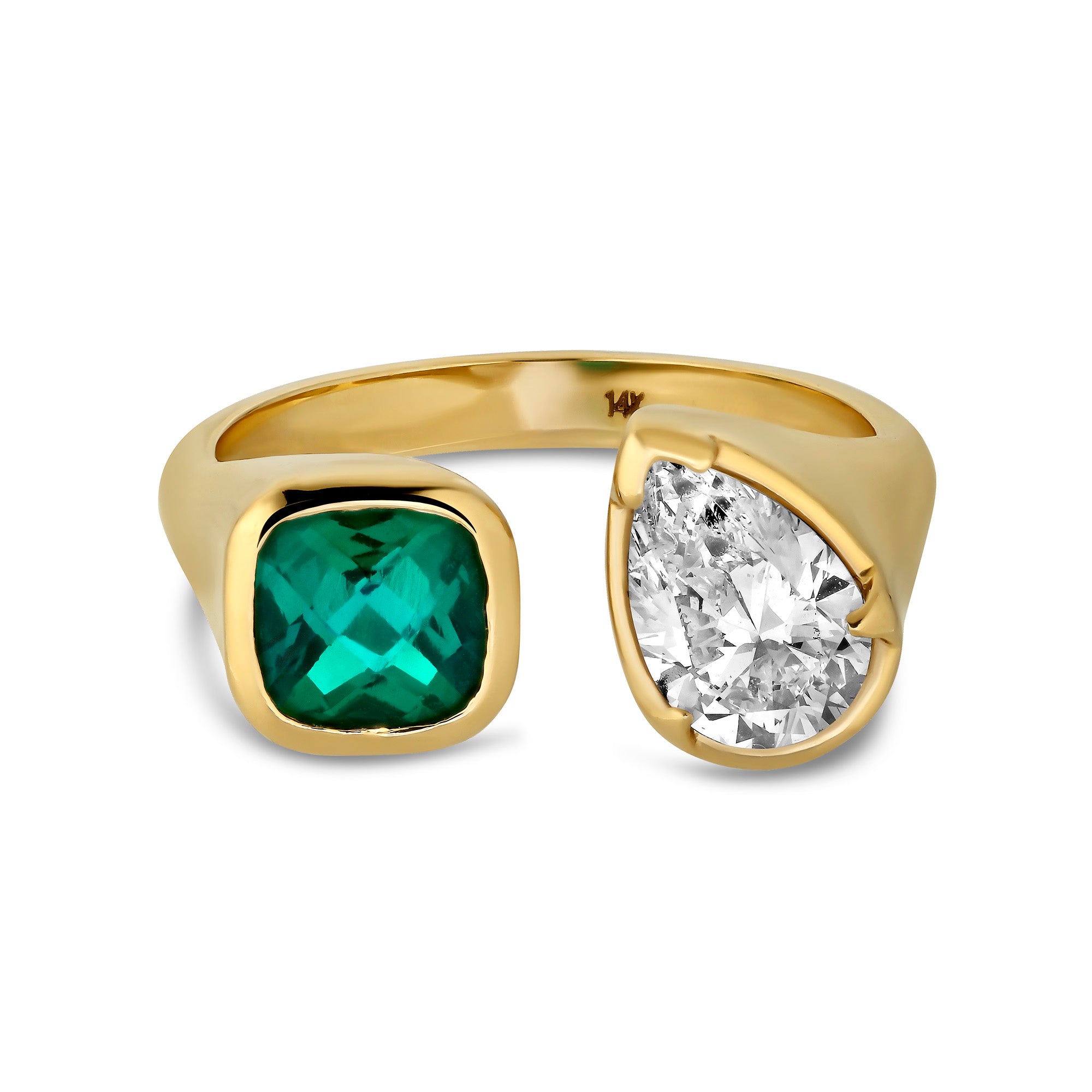 Toi Et Moi Gold ring with emerald radiant stone and pear shaped diamond. 